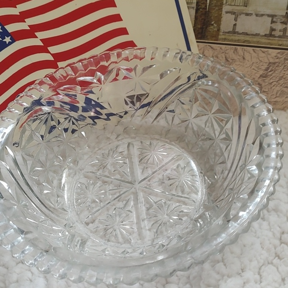 Vintage Serving Bowl - Clear Glass - Picture 8 of 8